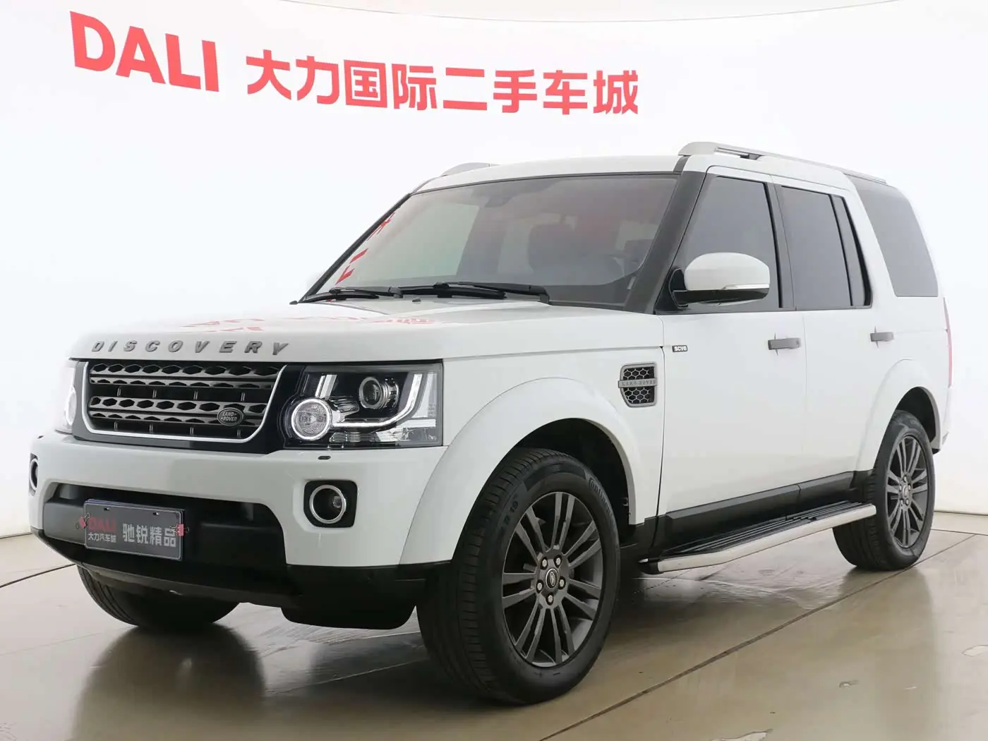 Land Rover Discovery 2016 — Photo 1/16
