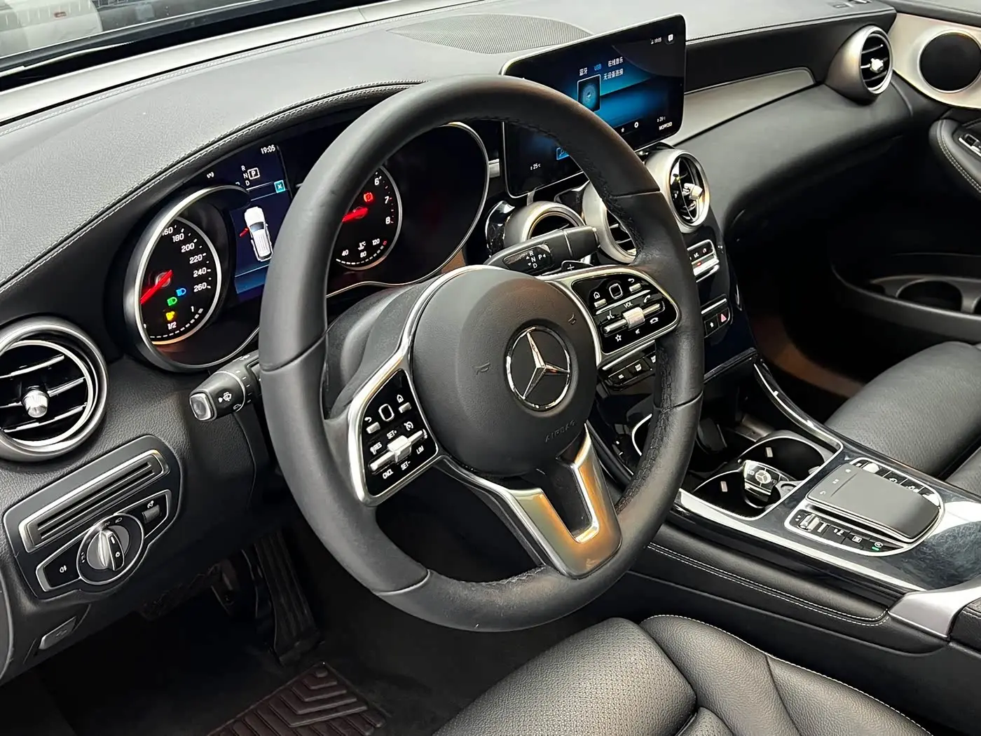 Mercedes-Benz GLC 2020 — ფოტო 14/20