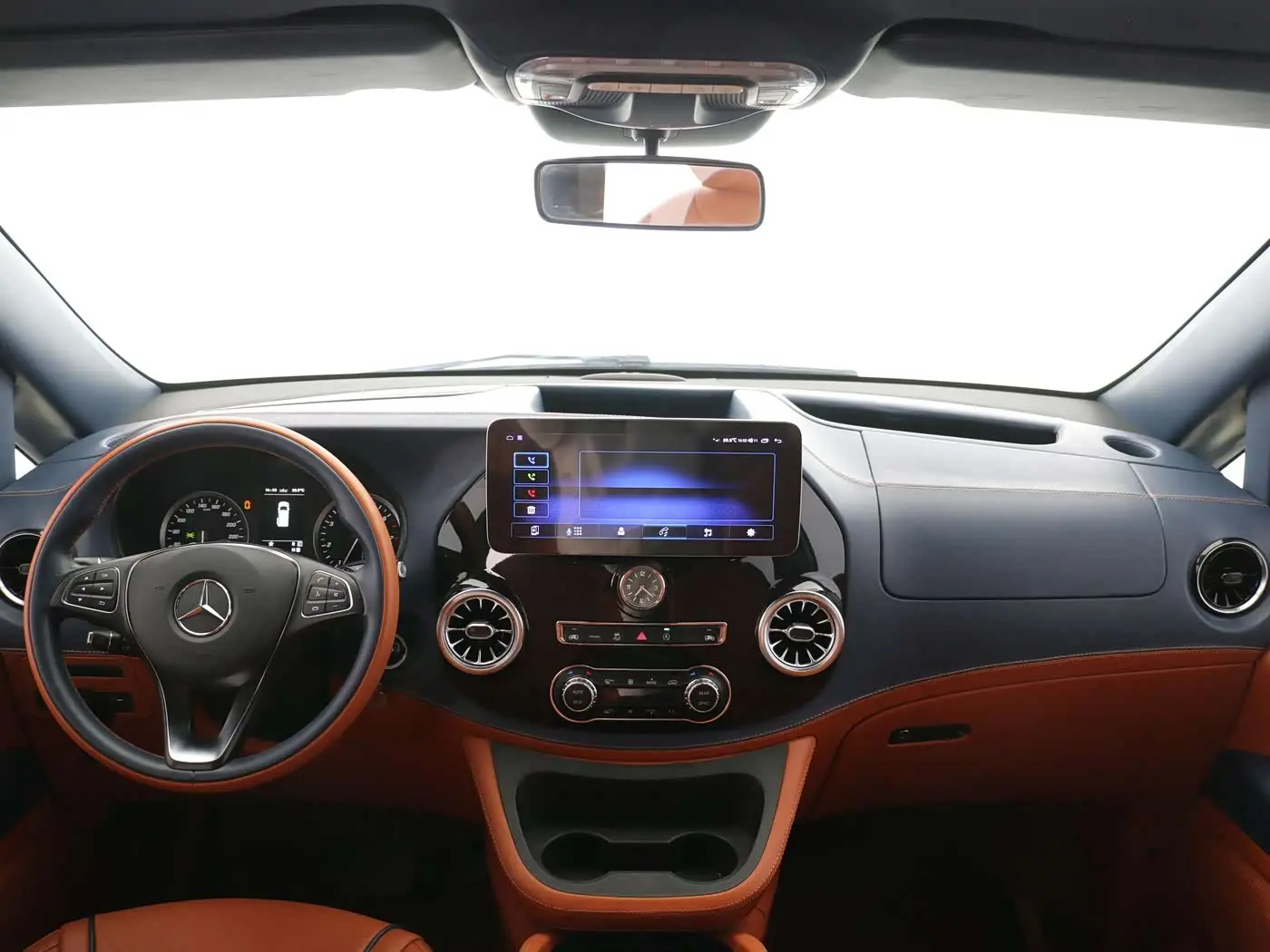 Mercedes-Benz Vito 2023 — Photo 16/17