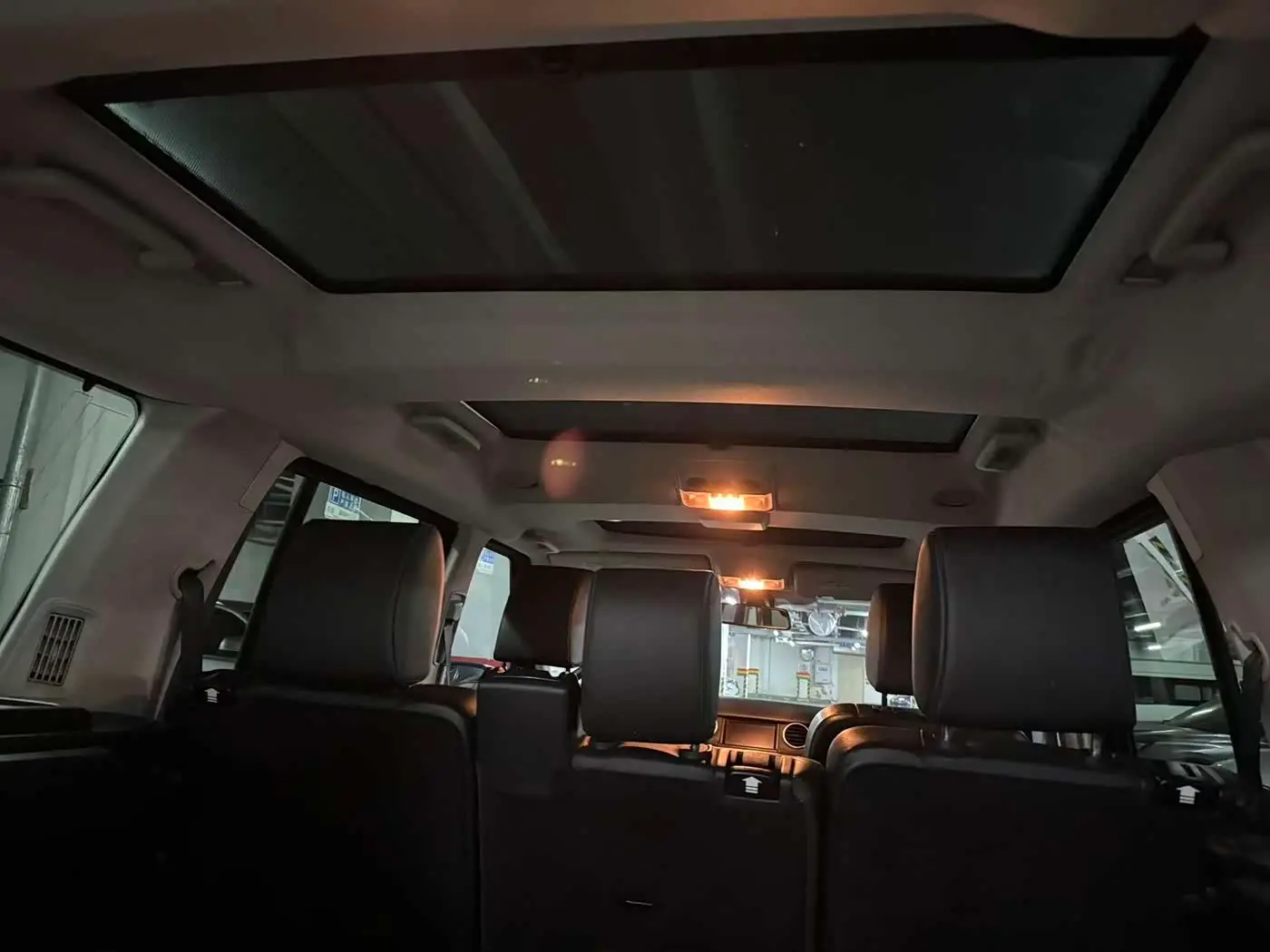 Land Rover Discovery 2012 — Şəkil 8/19