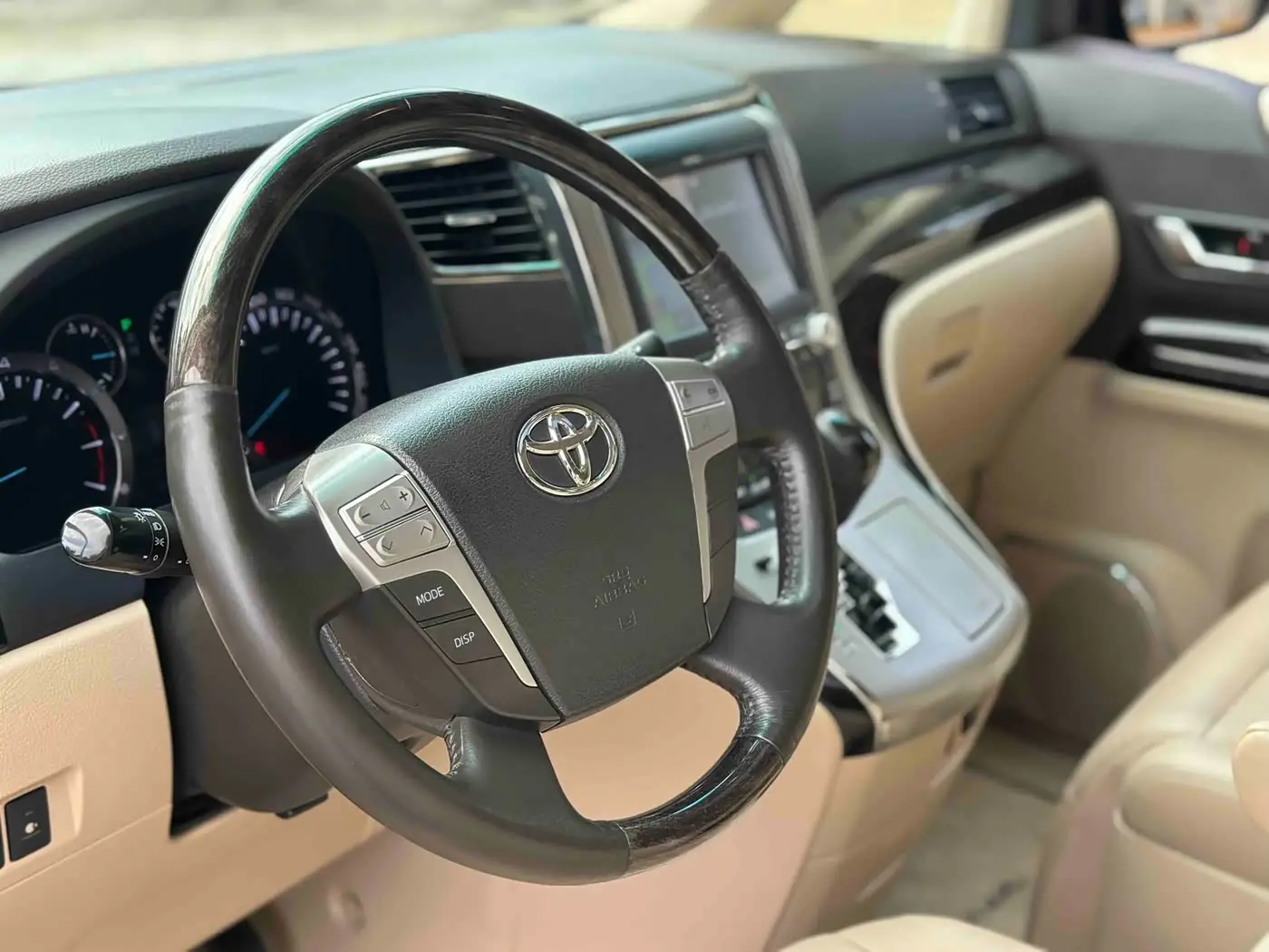 Toyota Alphard 2014 — Photo 10/15