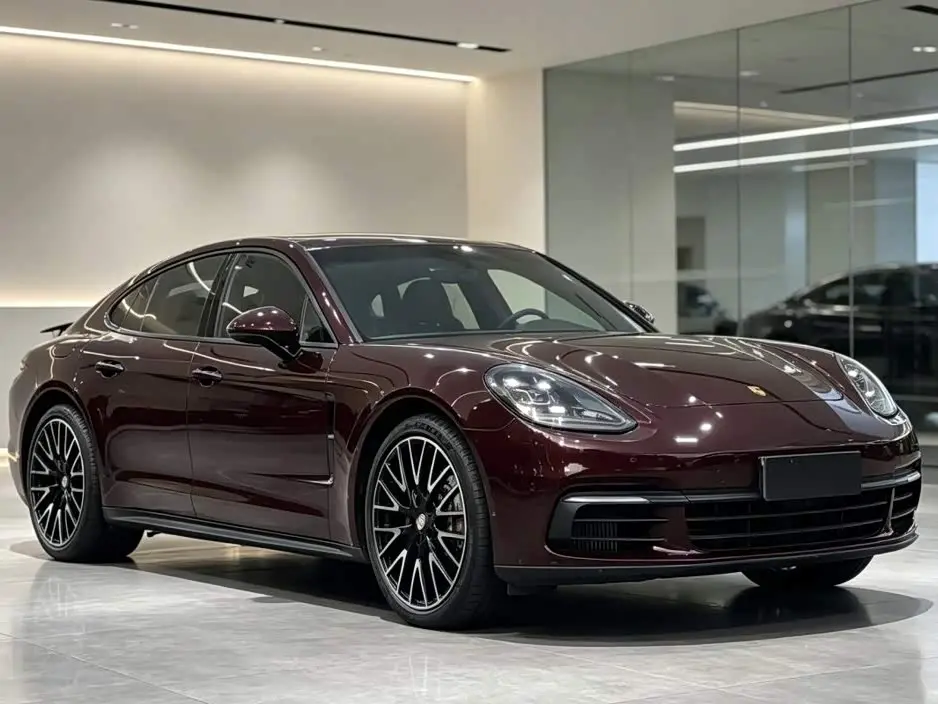 Porsche Panamera 2020 — Фото 1/9