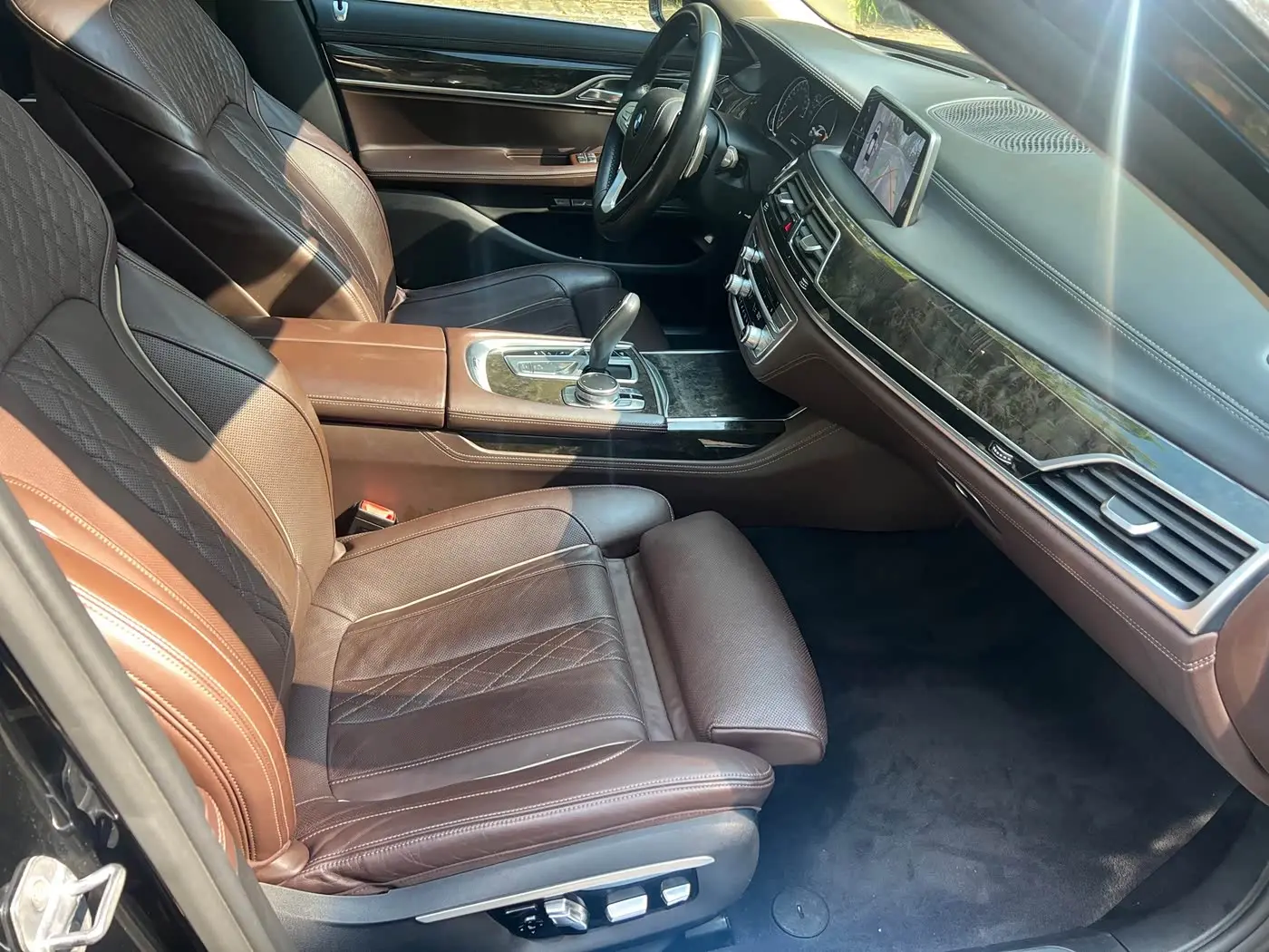 BMW 7 Series 2016 — Photo 13/16