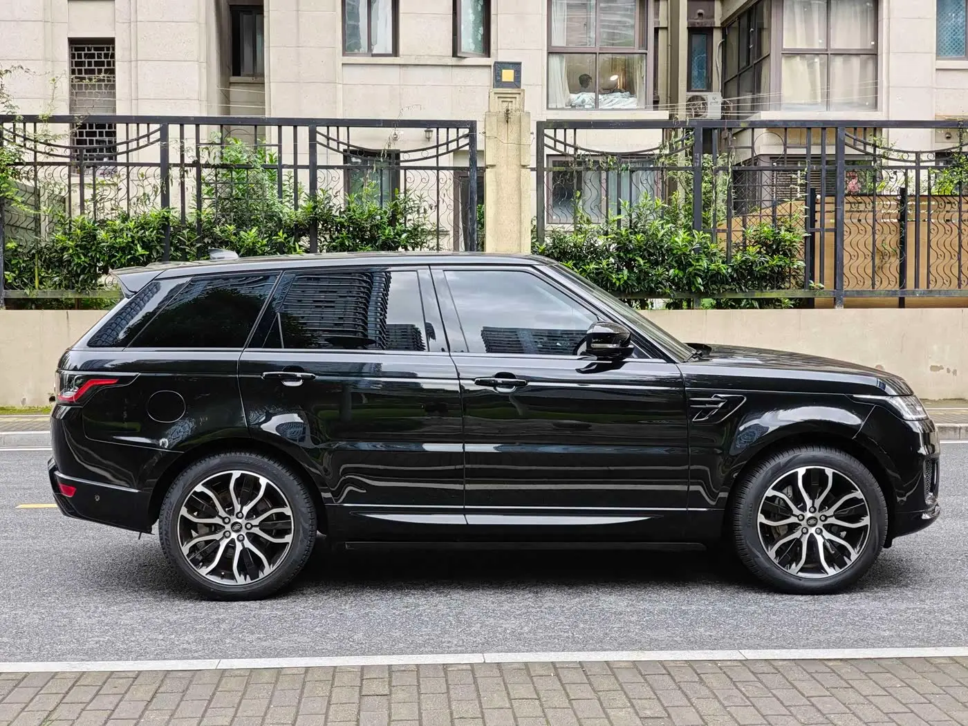 Land Rover Range Rover Sport 2022 — Photo 7/18