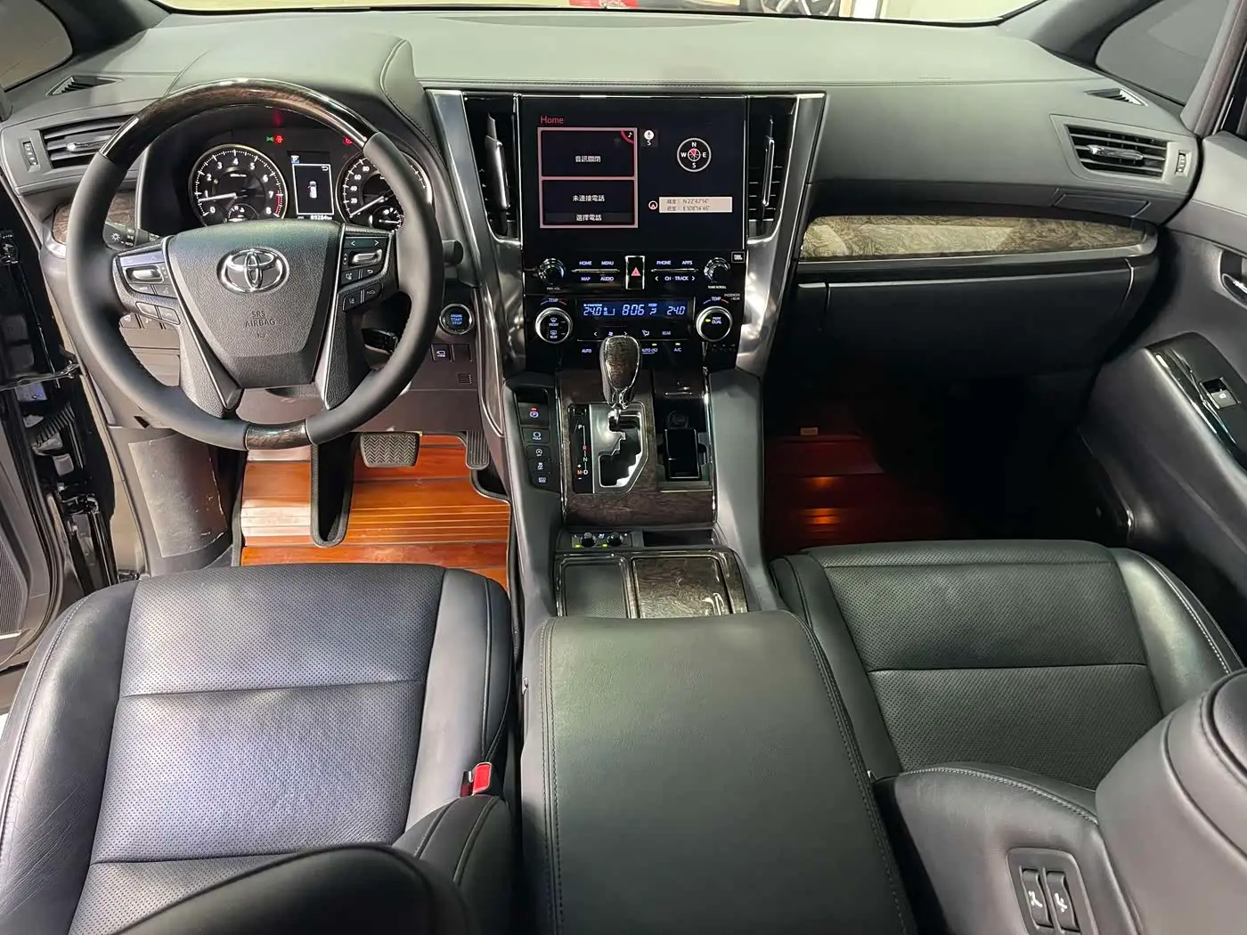 Toyota Alphard 2020 — Photo 8/12