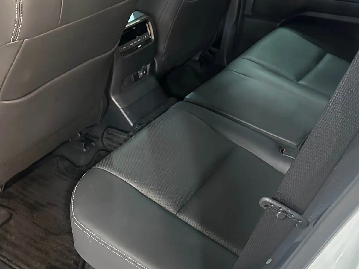 Toyota Prado 2025 — Photo 14/19
