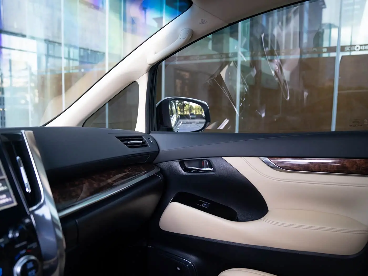 Toyota Alphard 2021 — Photo 10/18