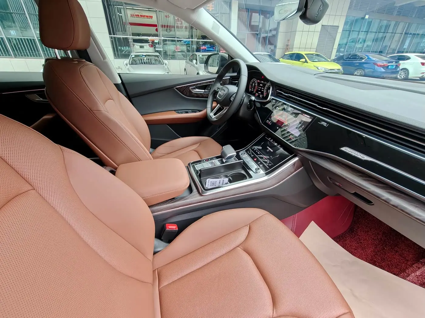 Audi Q8 2023 — Photo 6/20