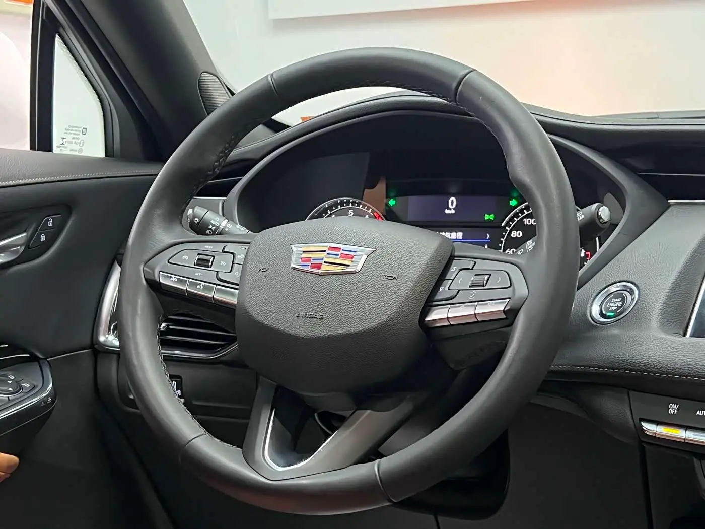 Cadillac XT4 2022 — Фото 14/20