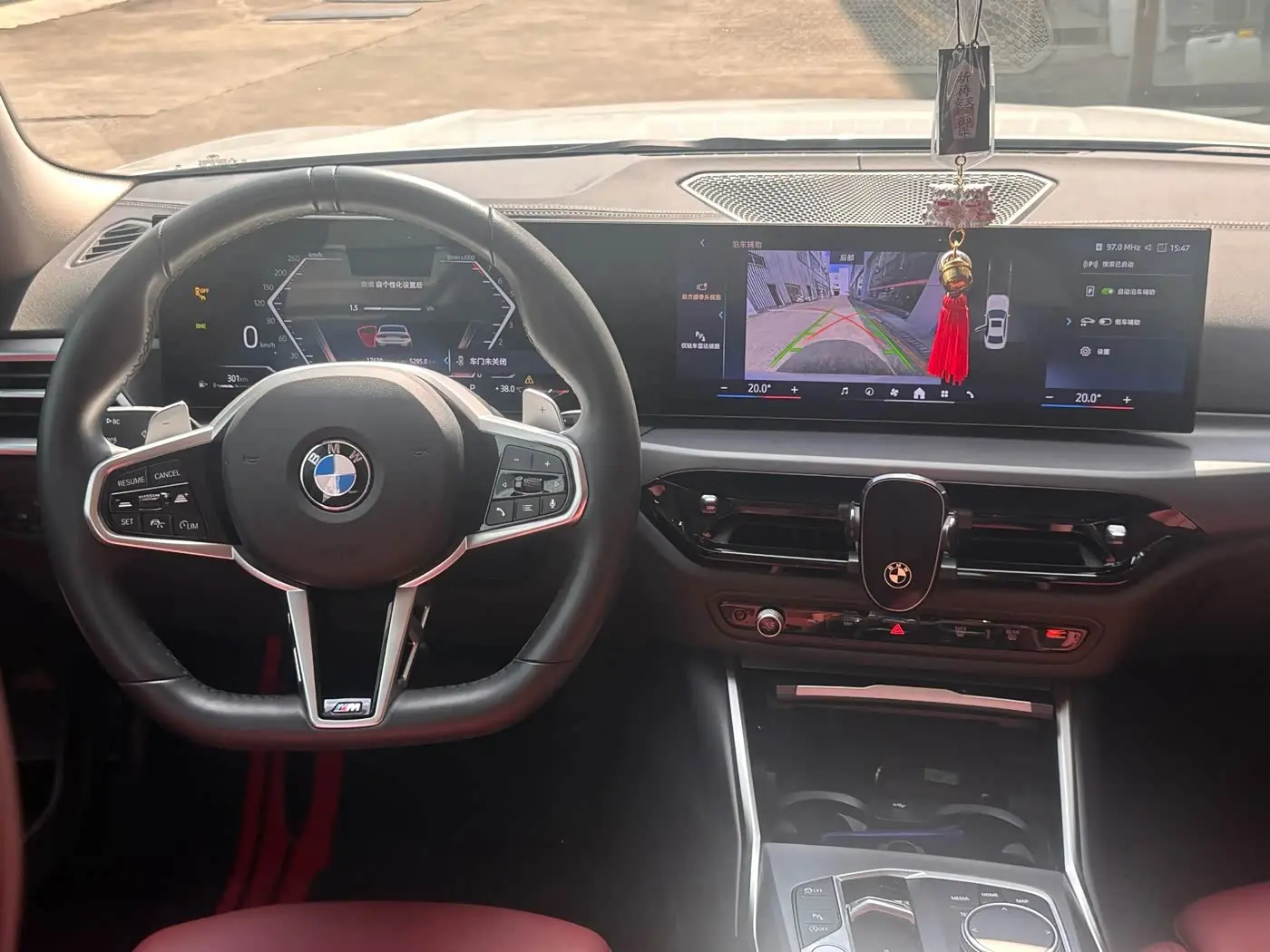 BMW 3 Series 2024 — Photo 6/9