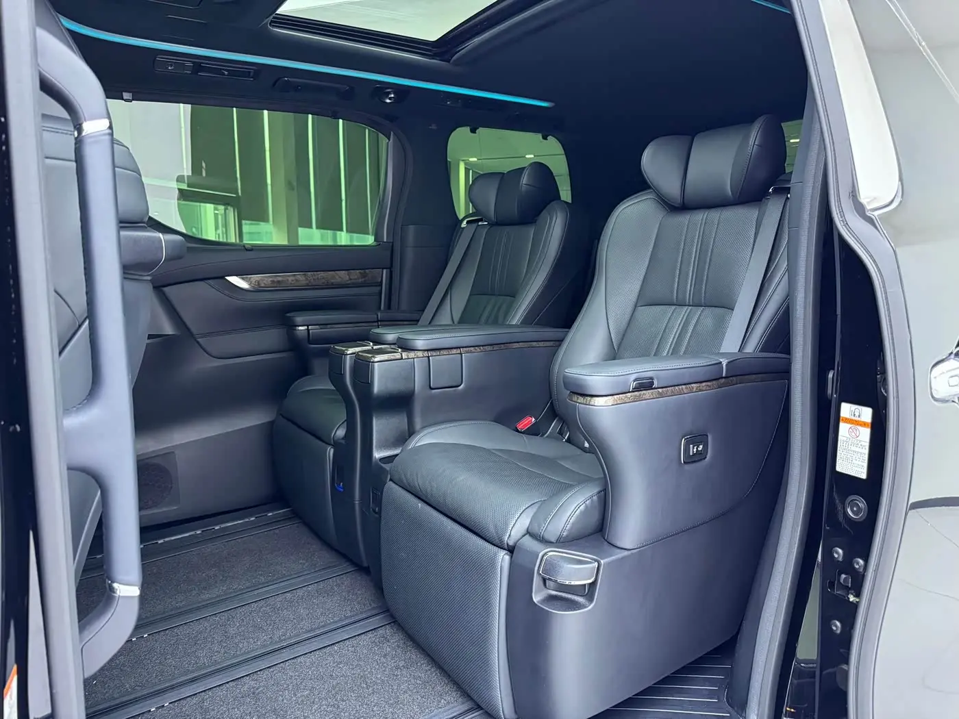Toyota Alphard 2022 — Фото 5/15