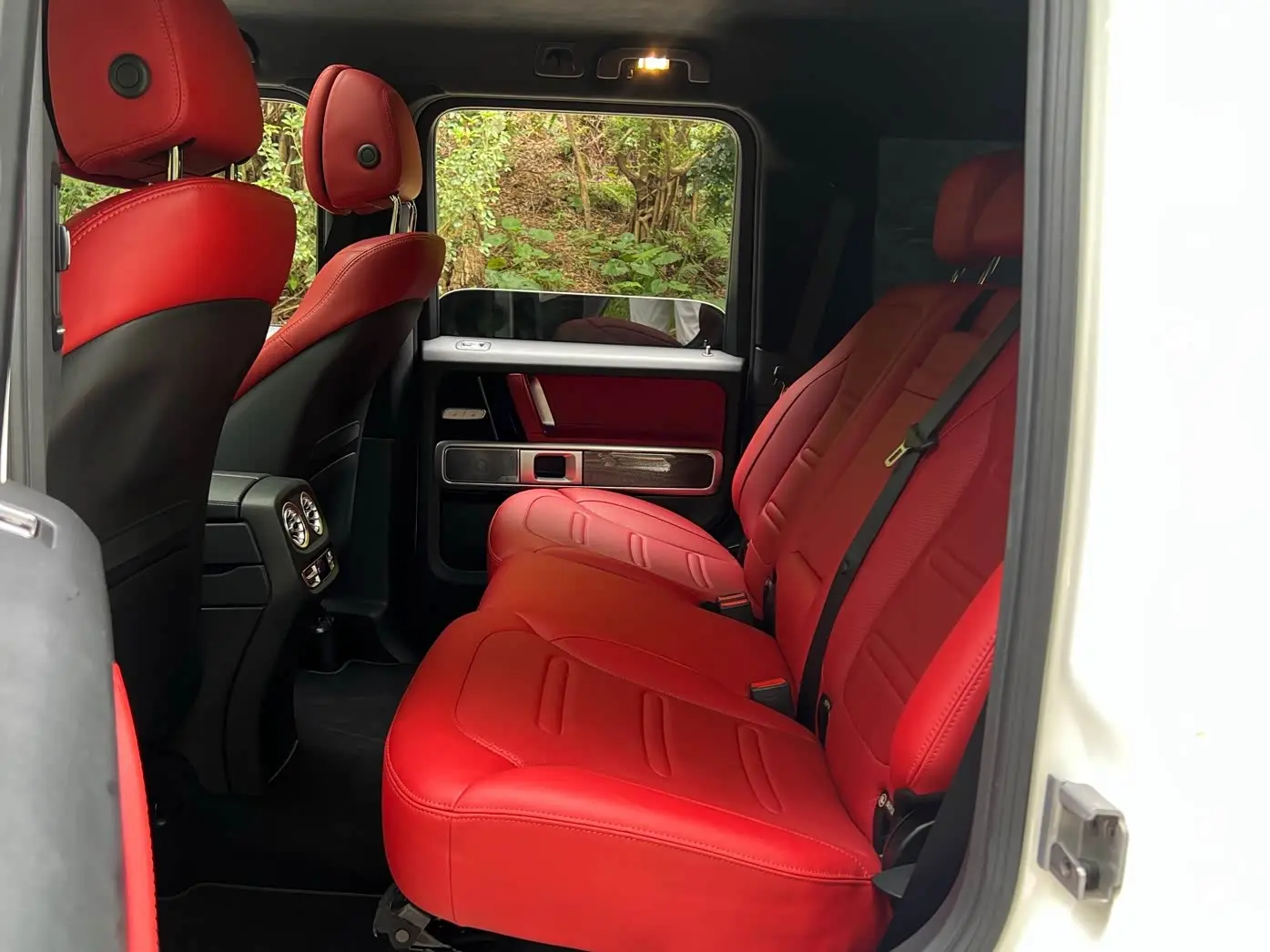 Mercedes-Benz G-Class 2022 — Фото 10/20