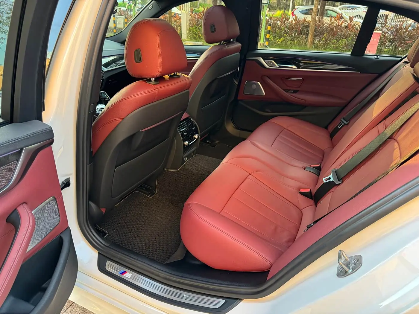 BMW 5 Series 2019 — Photo 10/16