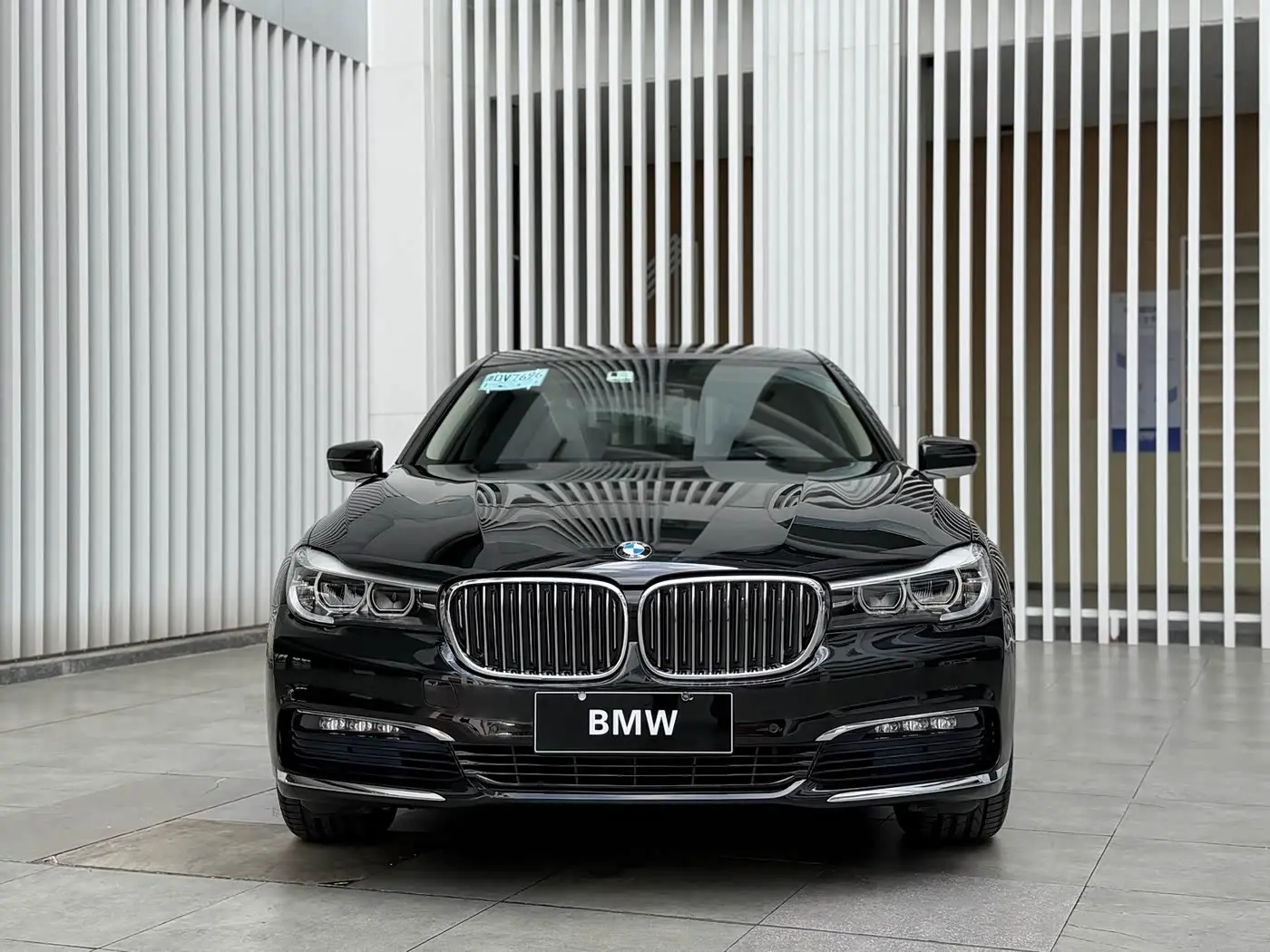BMW 7 Series 2017 — Фото 2/17