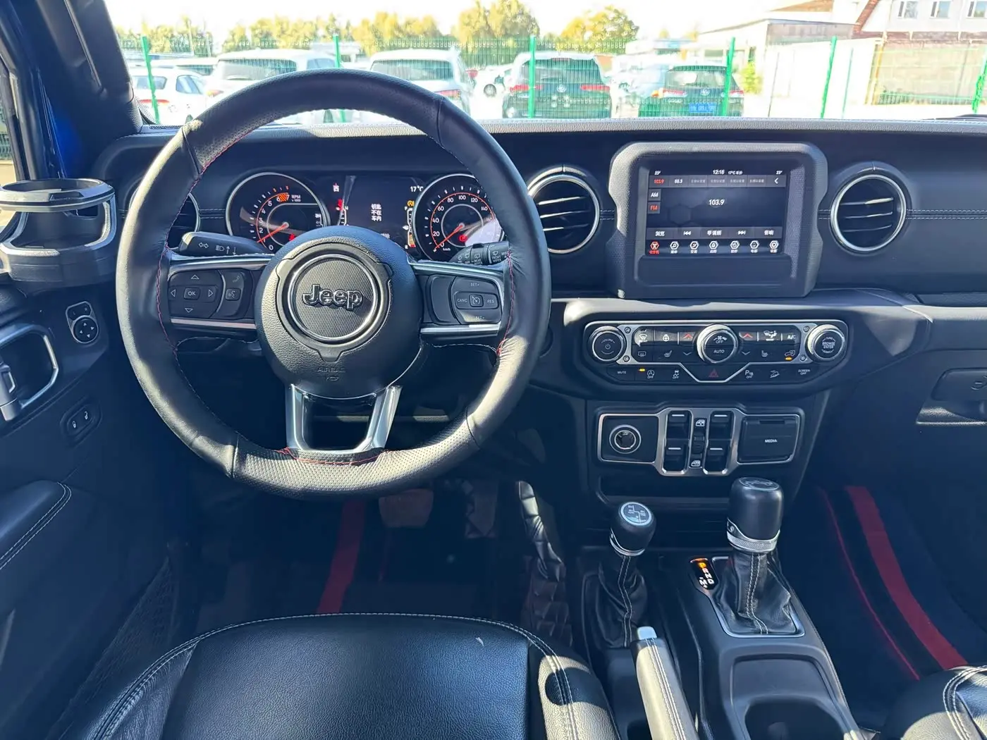 Jeep Wrangler 2020 — Photo 17/20