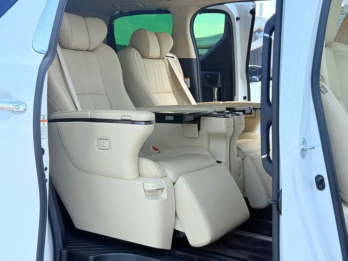 Toyota Alphard 2020 — Photo 7/20