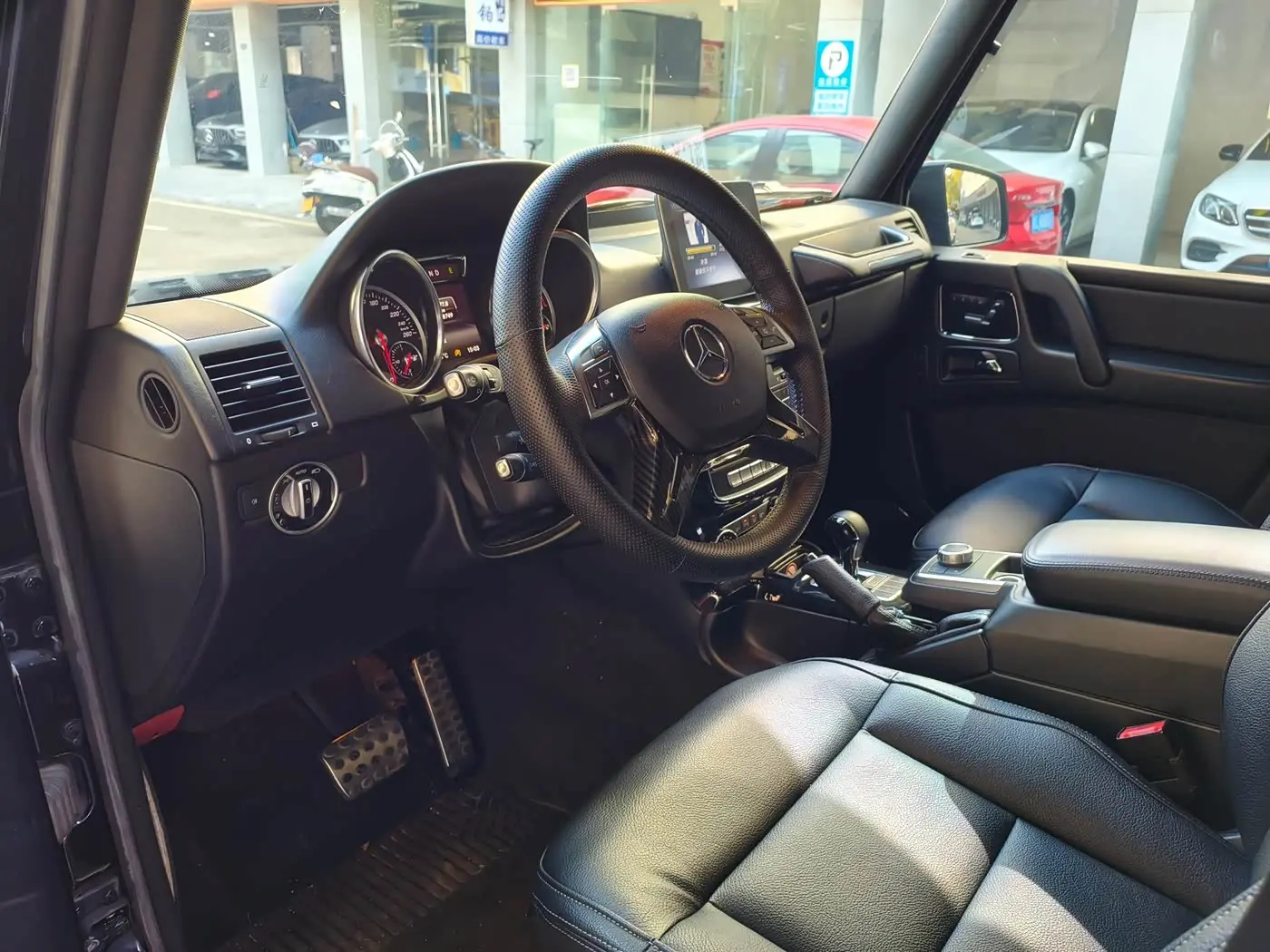 Mercedes-Benz G-Class 2018 — Photo 11/20