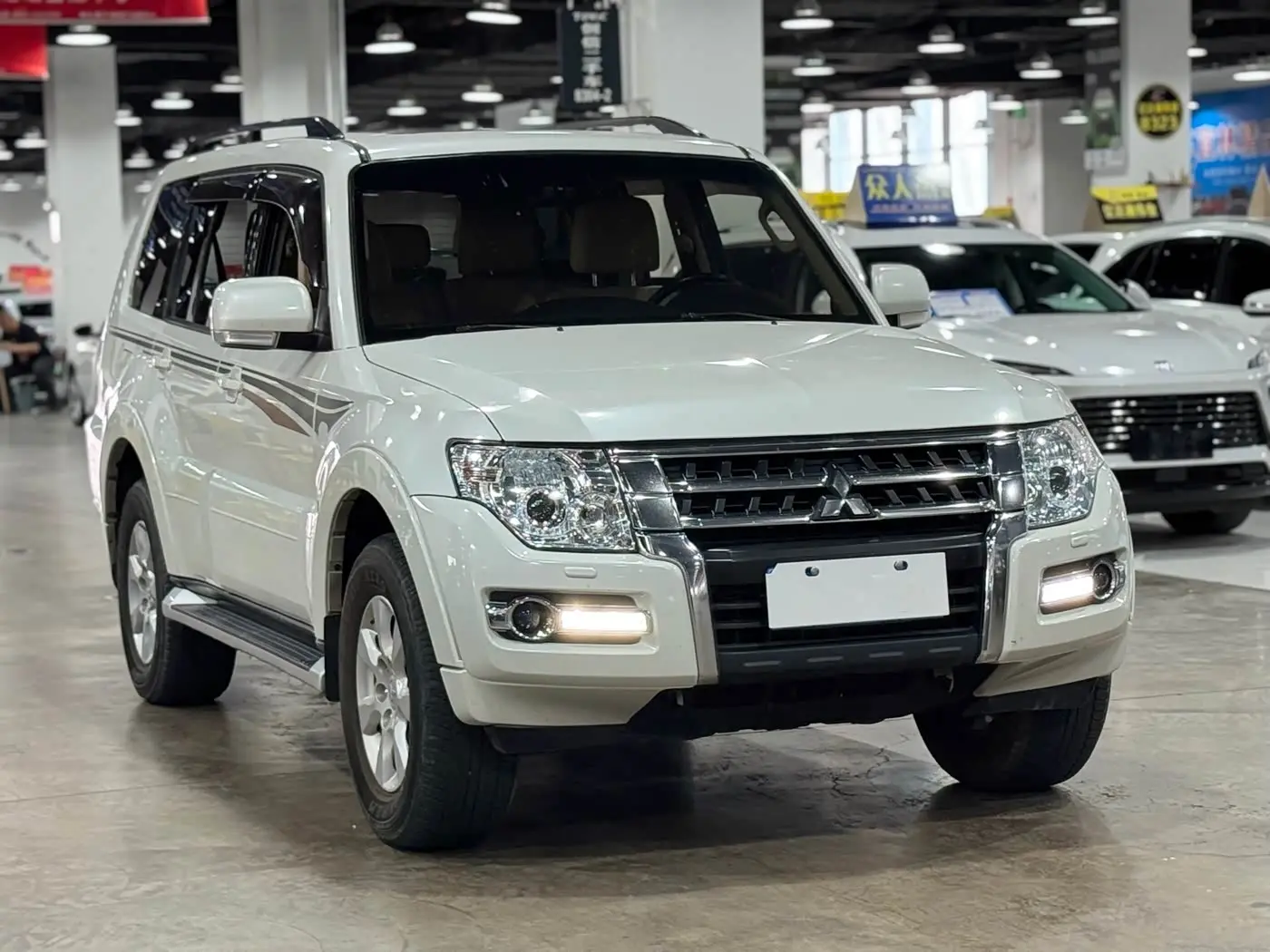 Mitsubishi Pajero 2018 — Фото 2/9