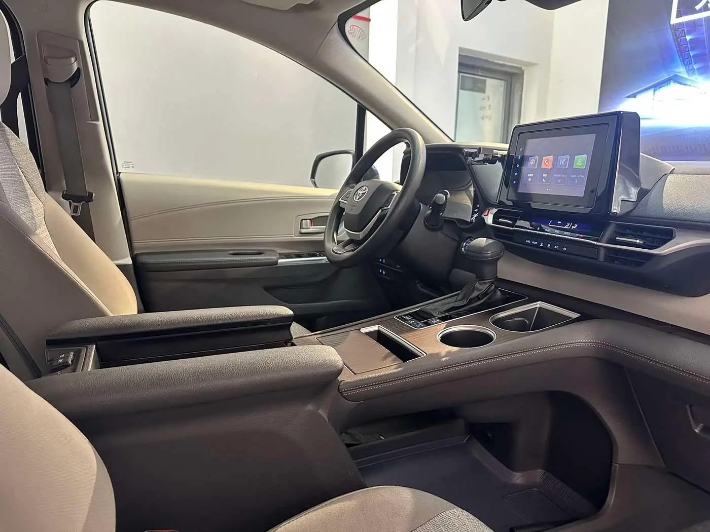 Toyota Sienna 2023 — Photo 15/20