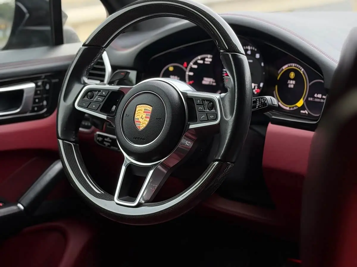 Porsche Cayenne 2019 — Photo 7/14