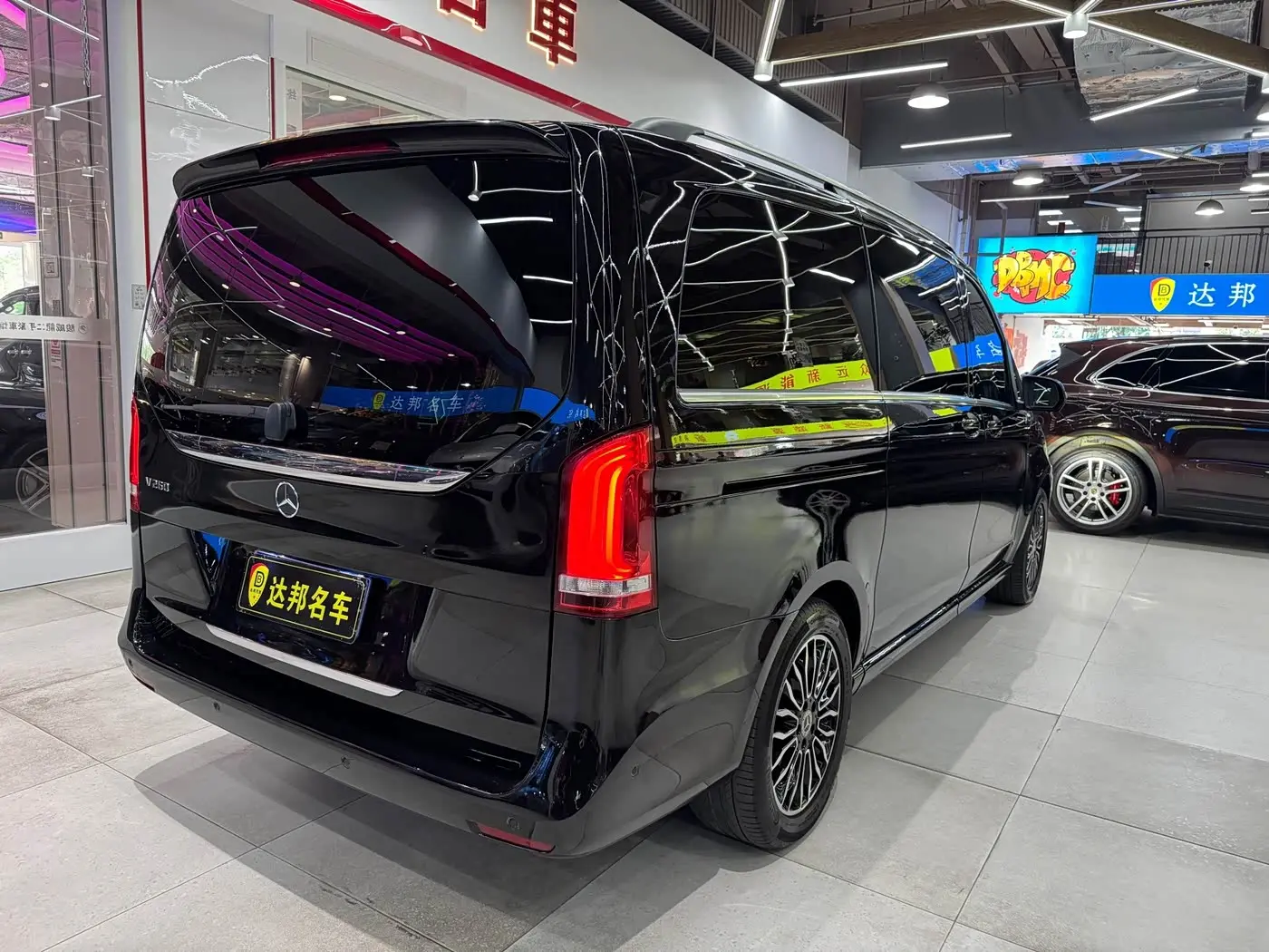 Mercedes-Benz V-Class 2020 — Photo 18/20