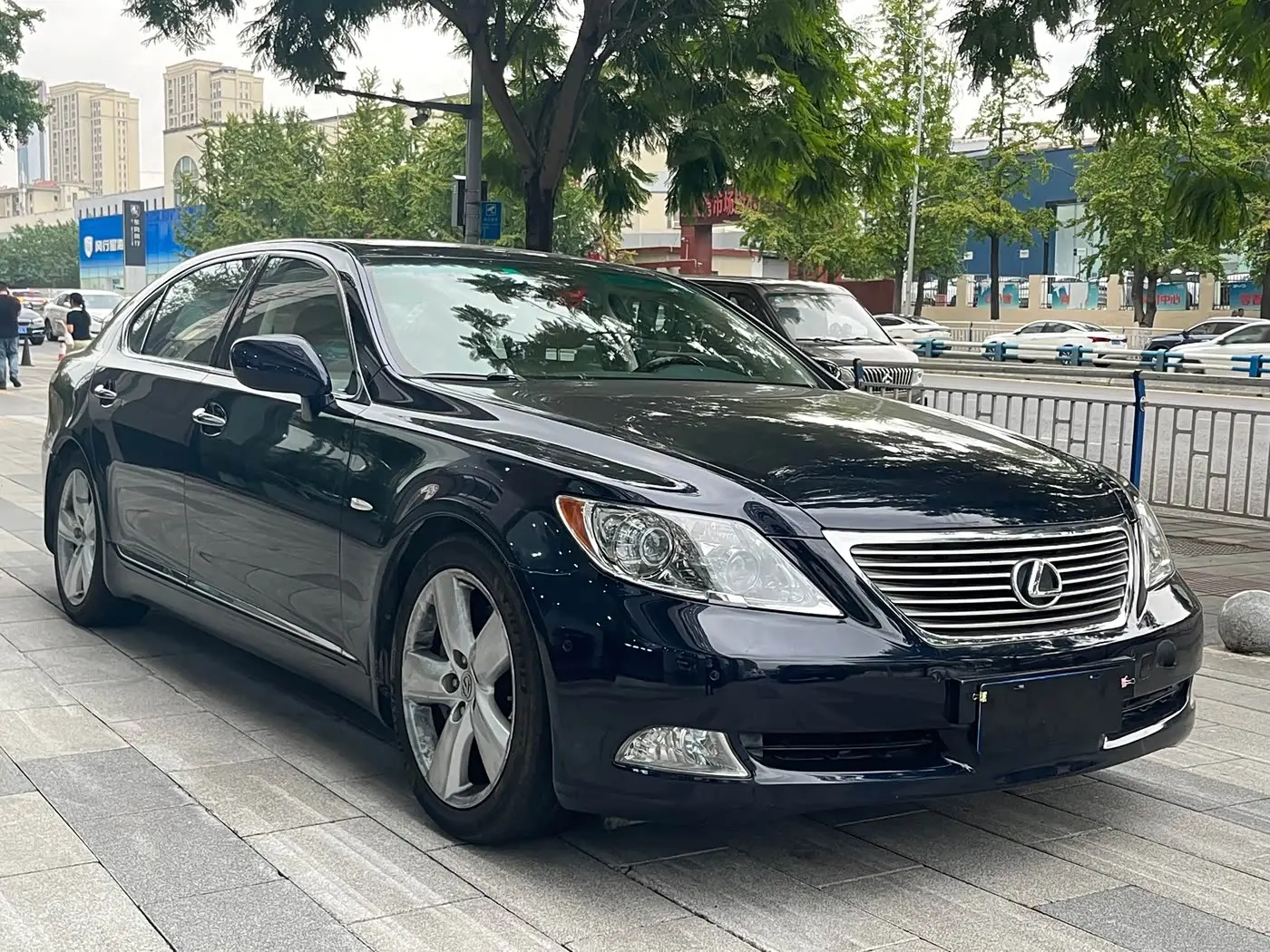Lexus LS 2008 — Photo 2/15