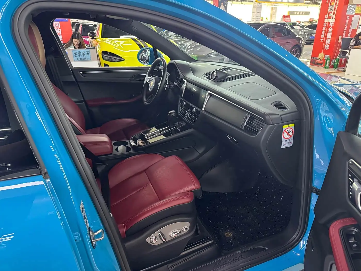 Porsche Macan 2022 — Photo 10/17