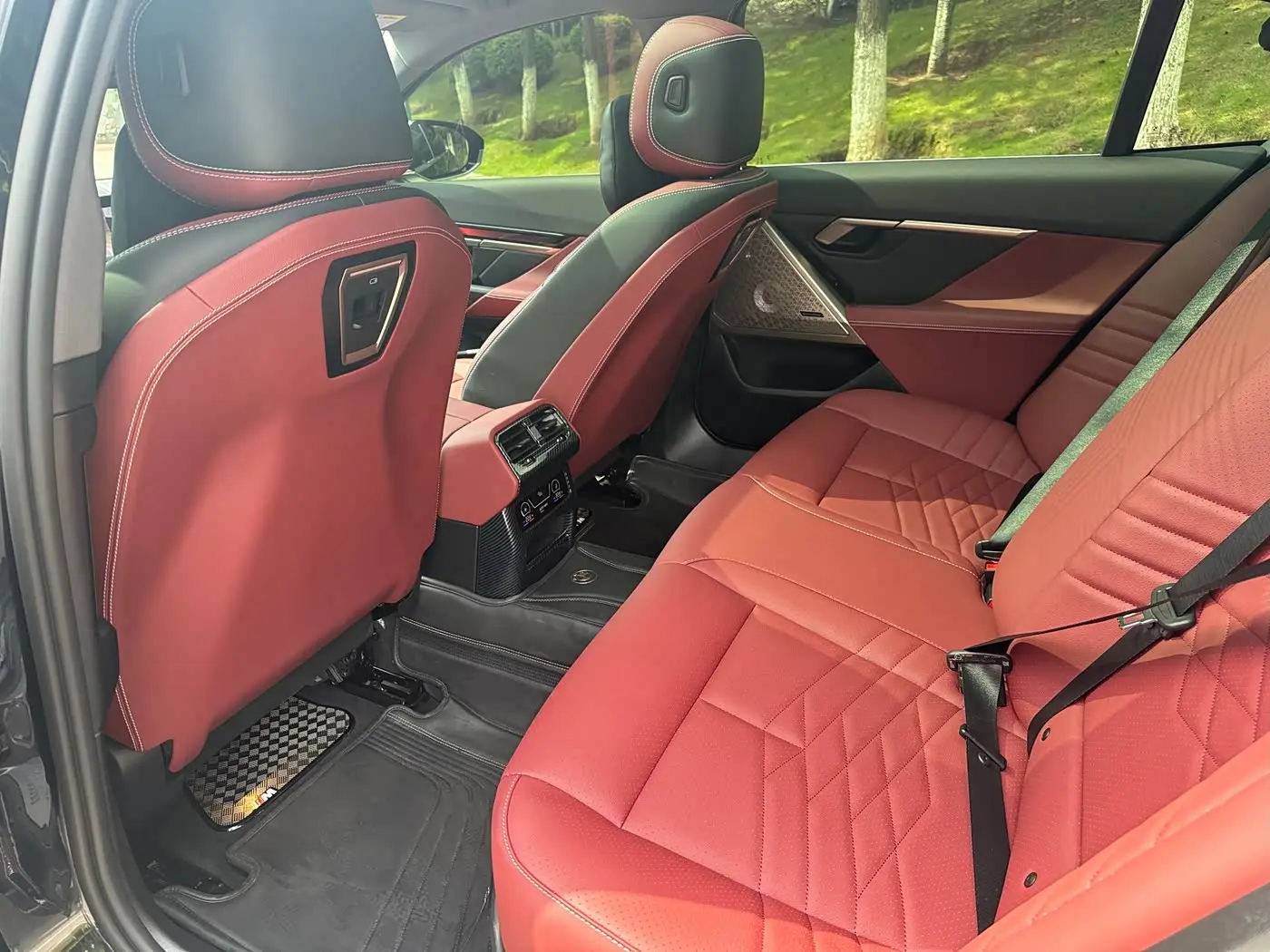 BMW 5 Series 2024 — Photo 7/11