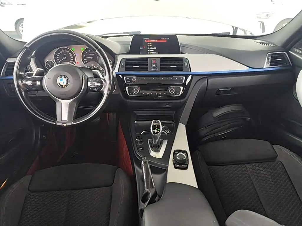 BMW 3 Series 2018 — Фото 10/20