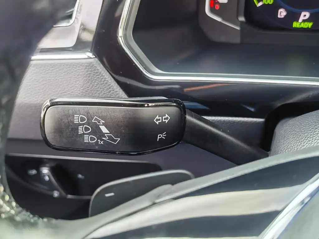 Volkswagen Tiguan L PHEV 2021 — Photo 19/20