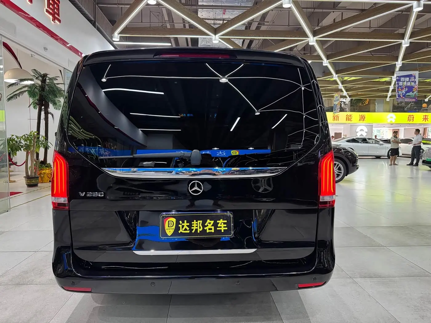 Mercedes-Benz V-Class 2020 — Photo 16/20