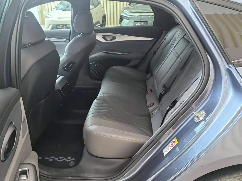 BYD Seal 07 DM-i 2025 — Photo 13/15