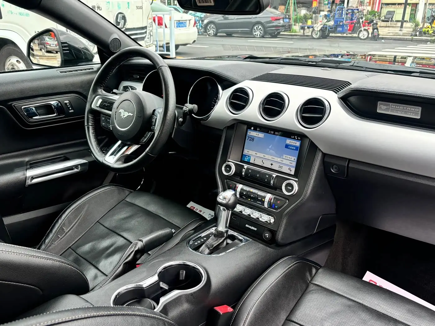 Ford Mustang 2017 — ფოტო 10/19