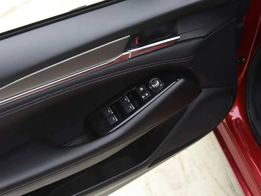 Mazda Atenza 2020 — Photo 8/15
