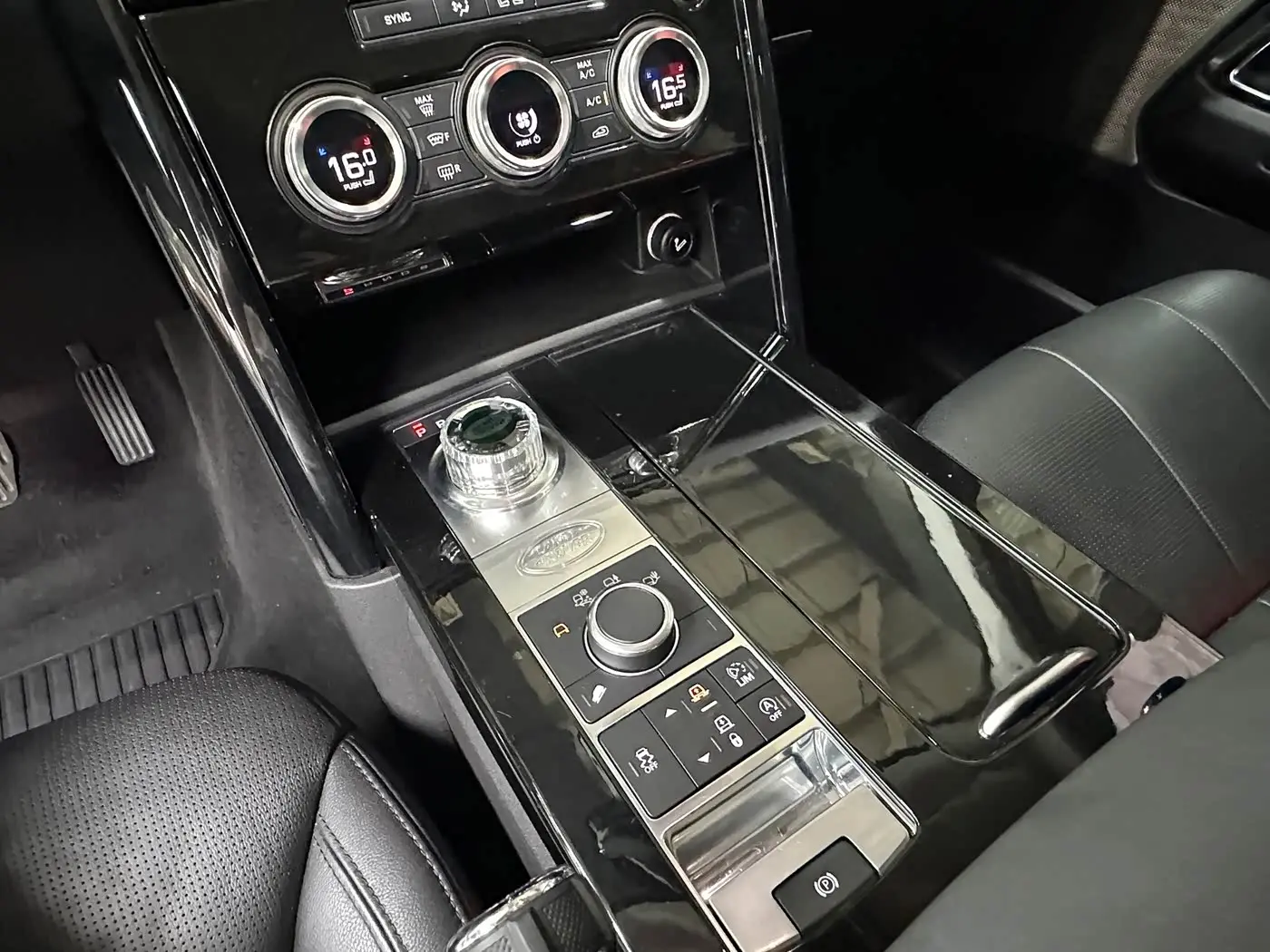 Land Rover Discovery 2018 — Photo 13/19