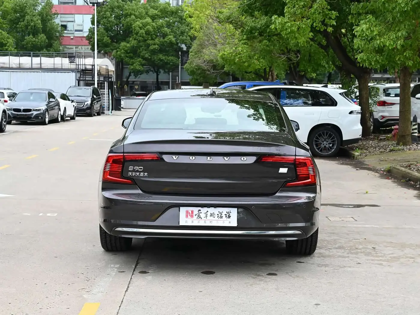 Volvo S90 Plug-in Hybrid 2021 — Photo 4/18