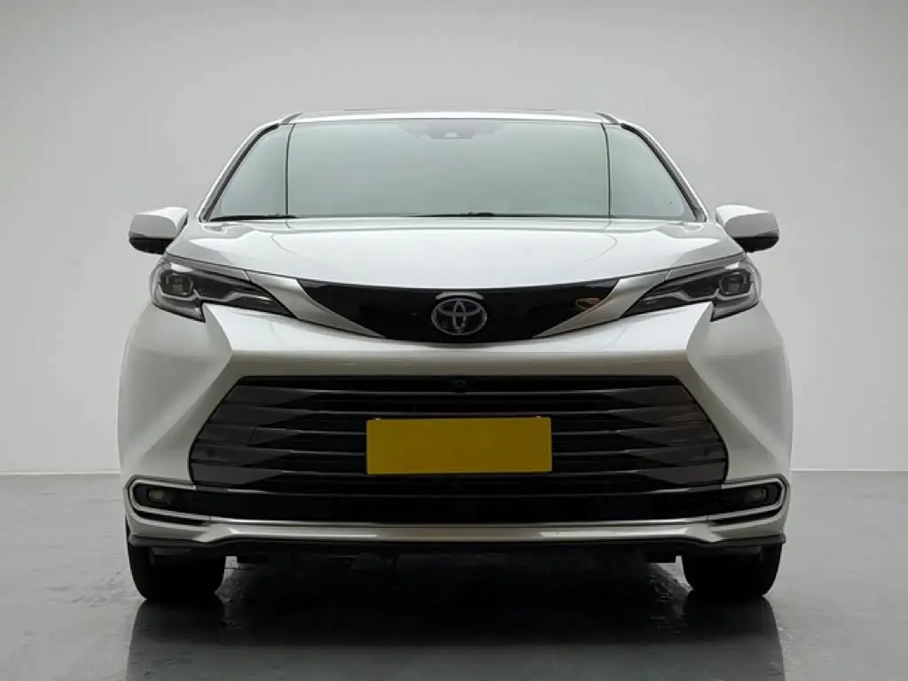 Toyota Sienna 2022 — Photo 2/19