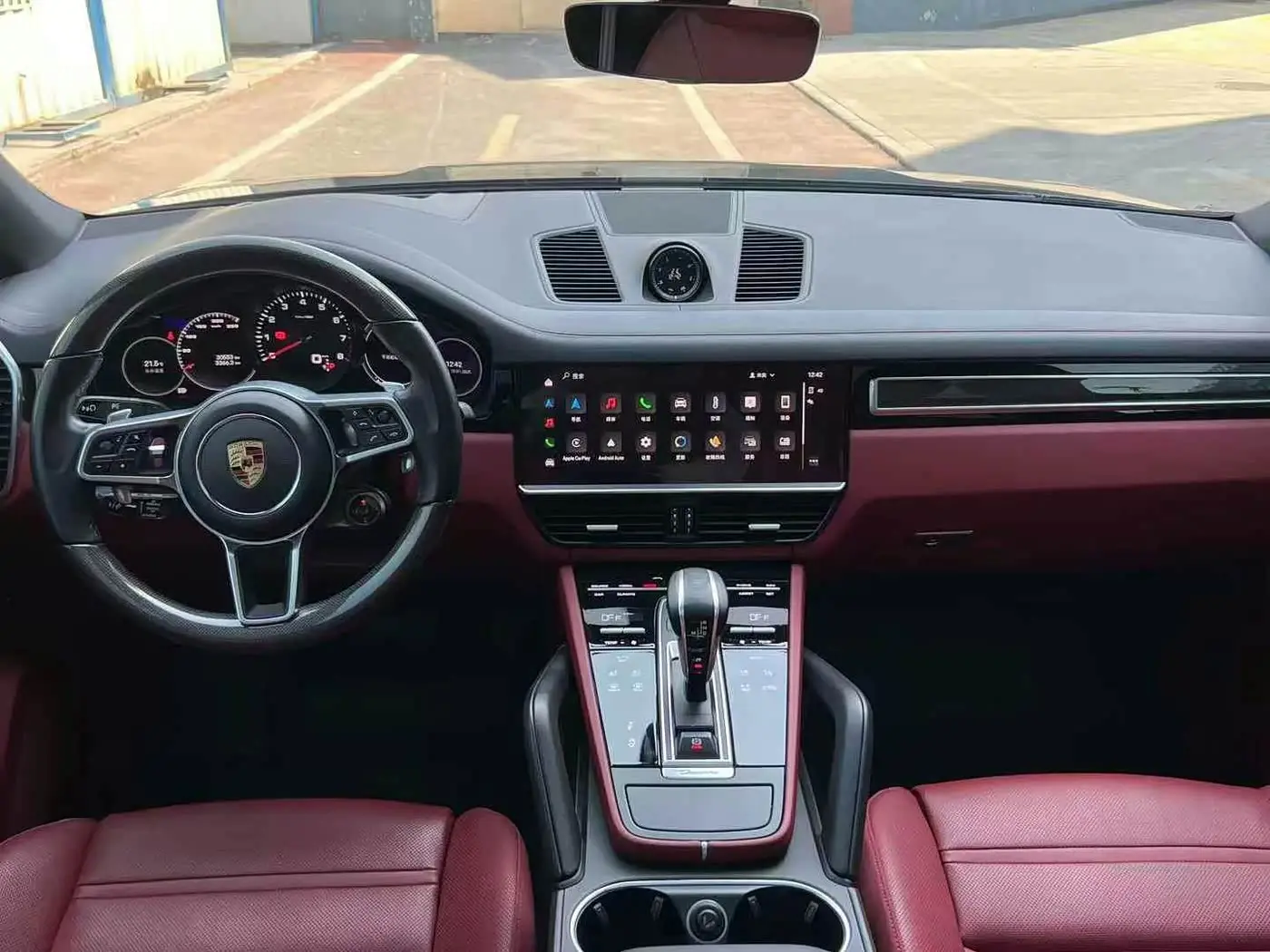 Porsche Cayenne 2023 — Photo 5/10