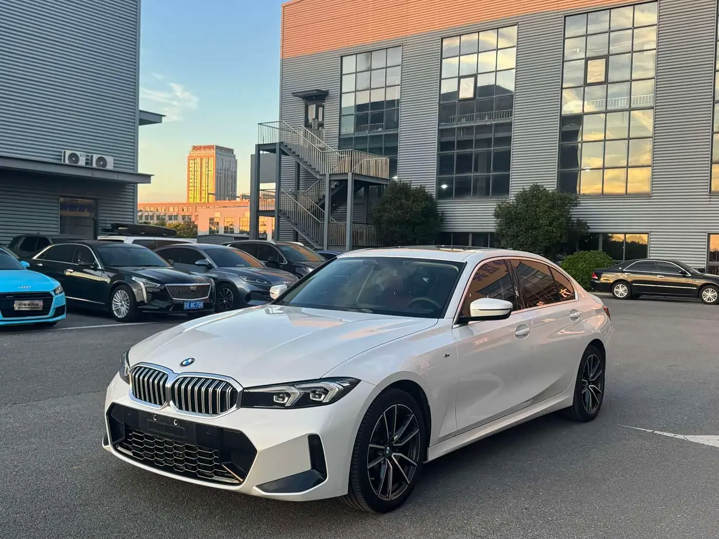 BMW 3 Series 2023 — Photo 1/11