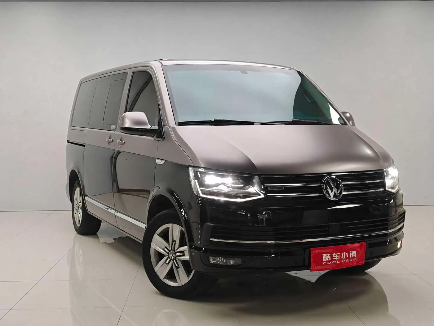 Volkswagen Multivan 2016 — Фото 2/20