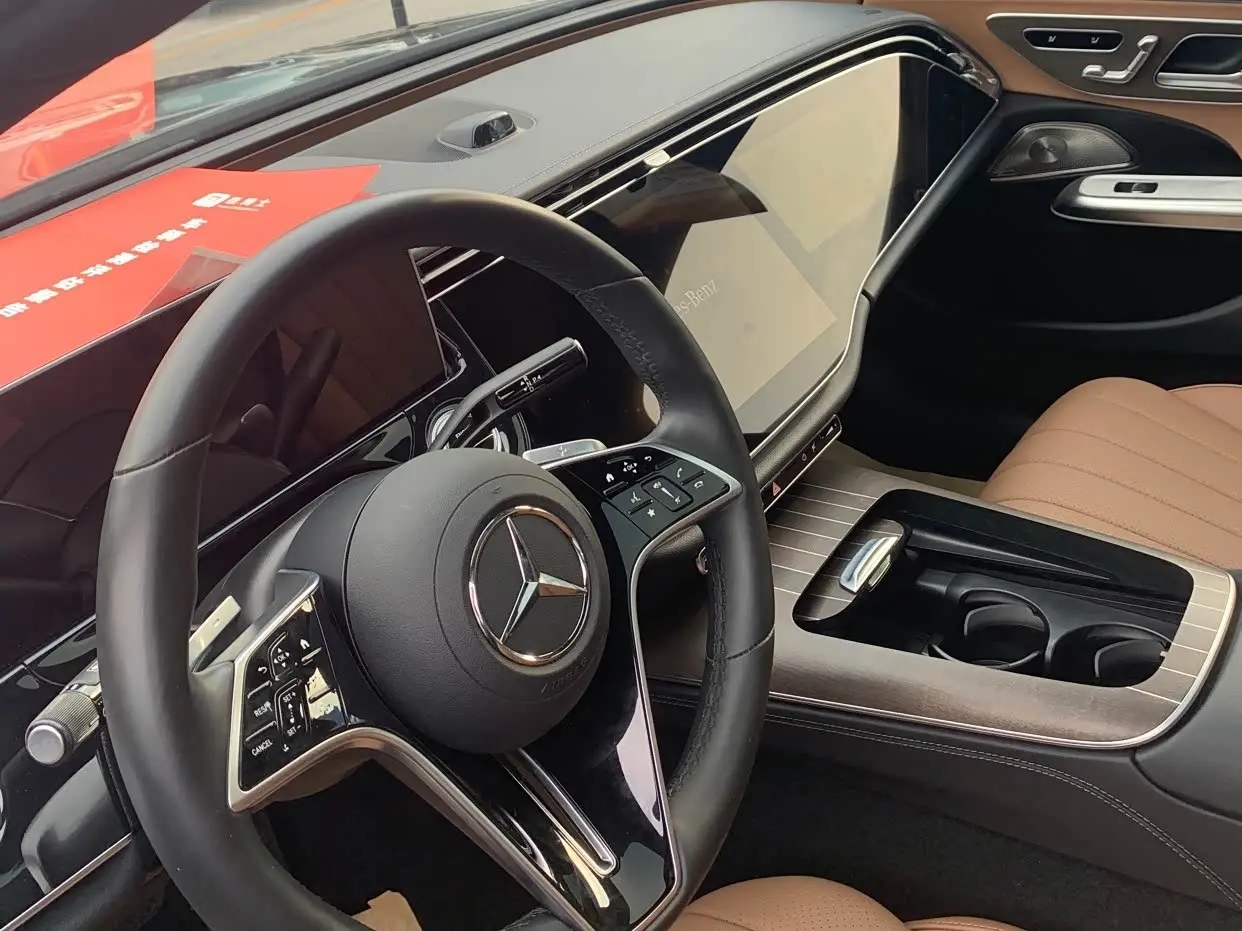 Mercedes-Benz E-Class 2024 — Photo 13/16