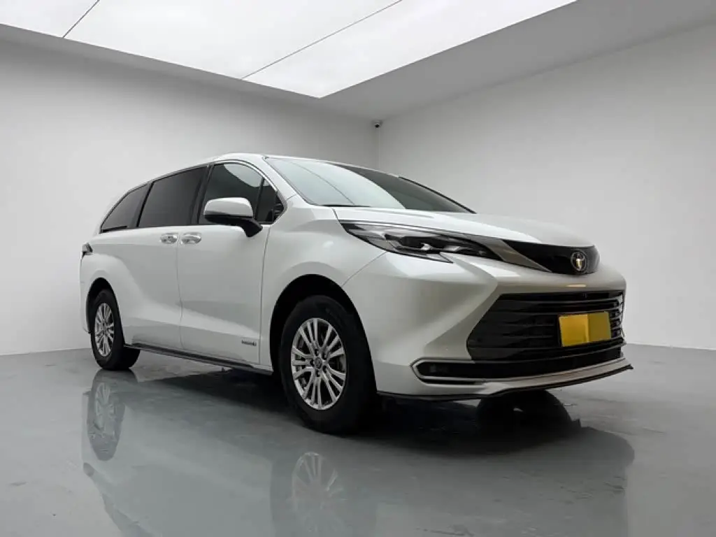 Toyota Sienna 2022 — Photo 3/19