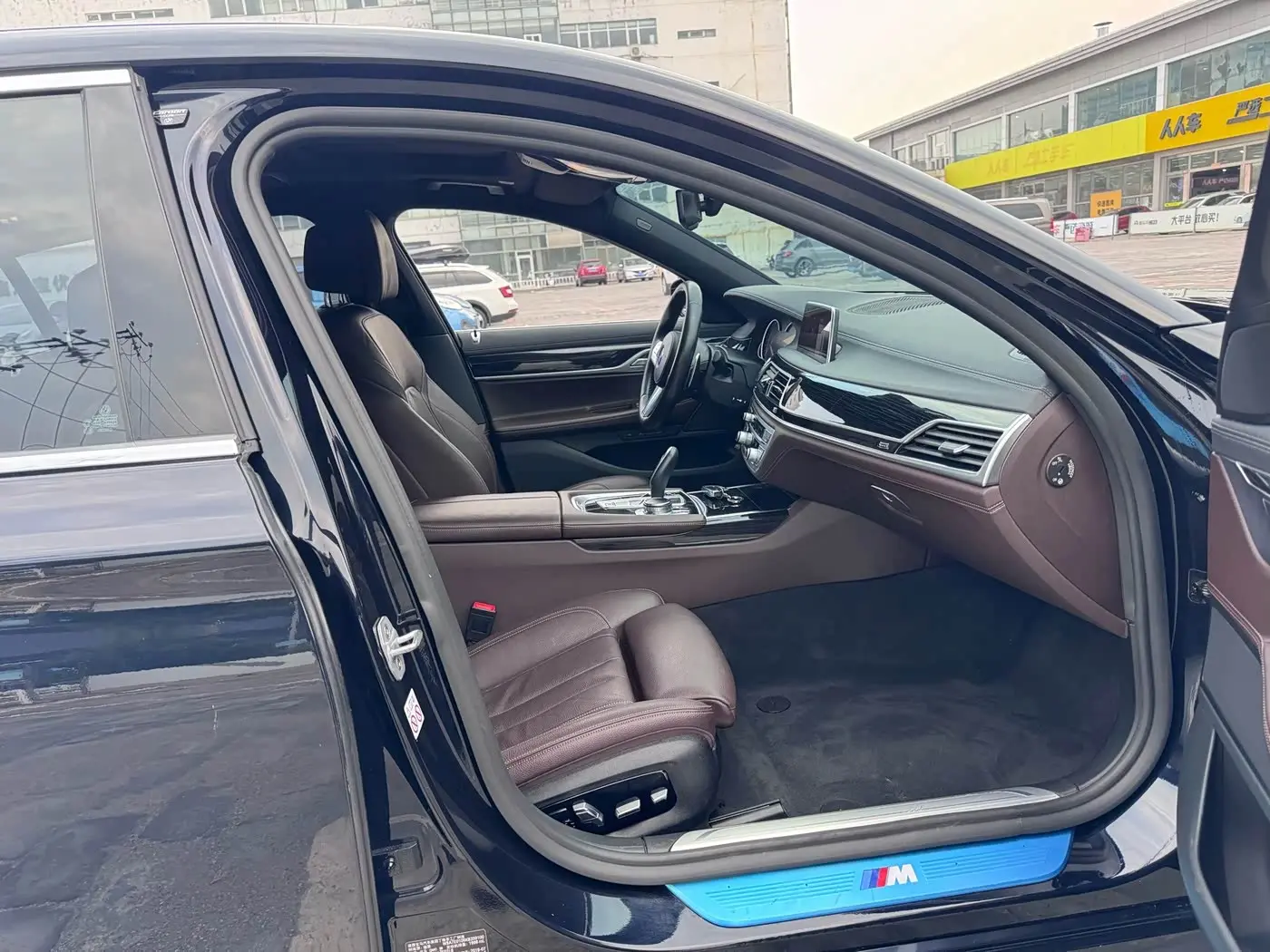 BMW 7 Series 2019 — Фото 10/20