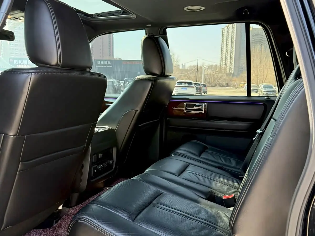 Lincoln Navigator 2017 — Şəkil 6/9