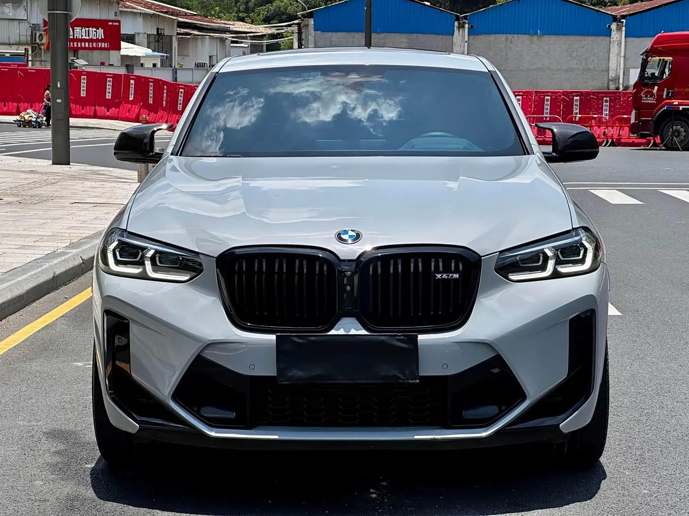 BMW X4 M 2022 — Photo 2/20