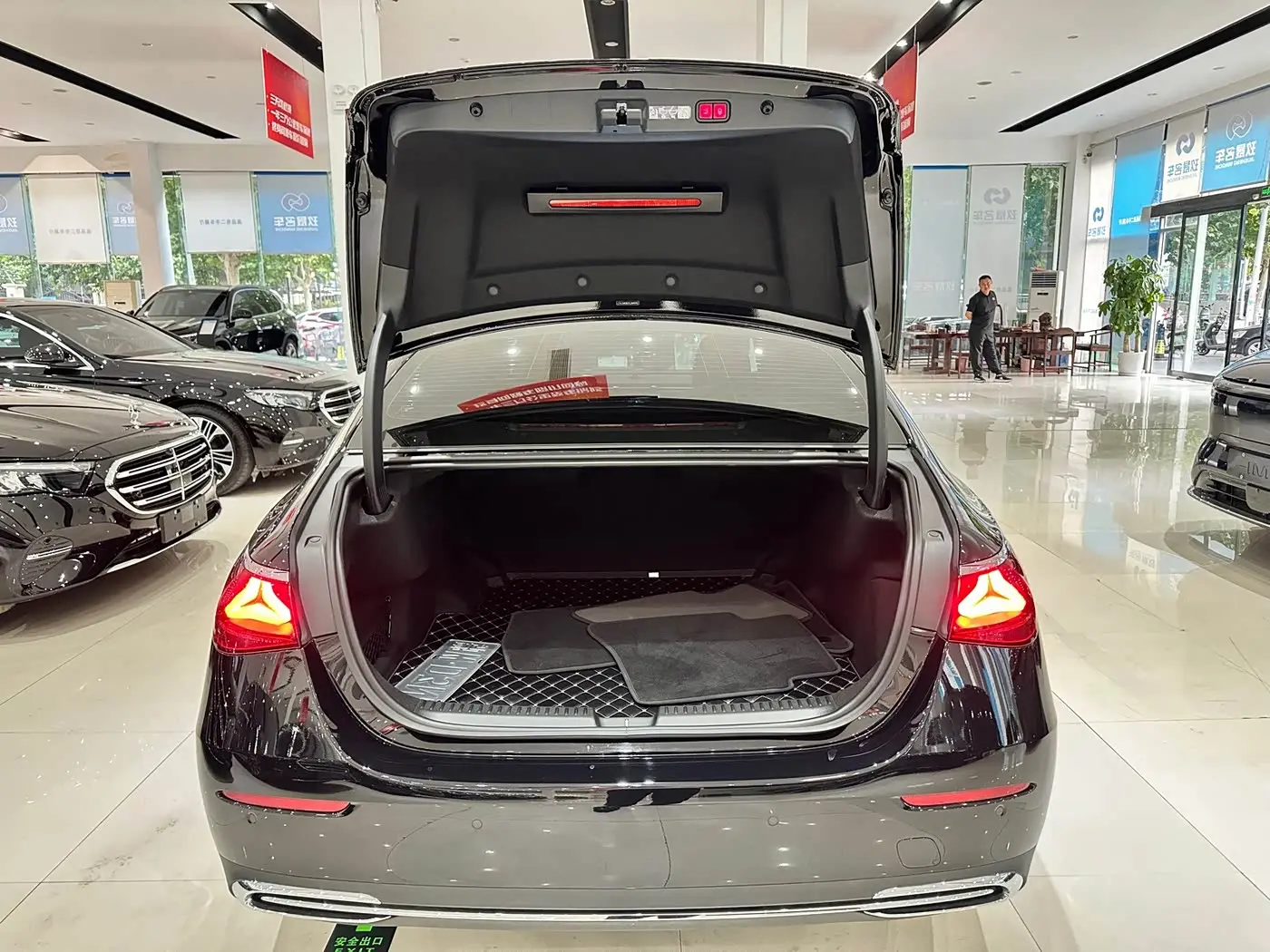 Mercedes-Benz E-Class 2026 — Photo 13/20