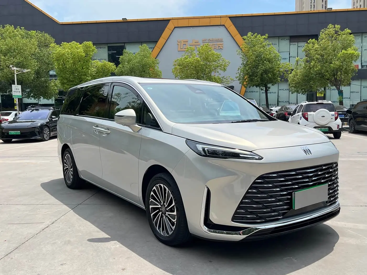 Buick GL8 New Energy 2025 — Photo 9/20