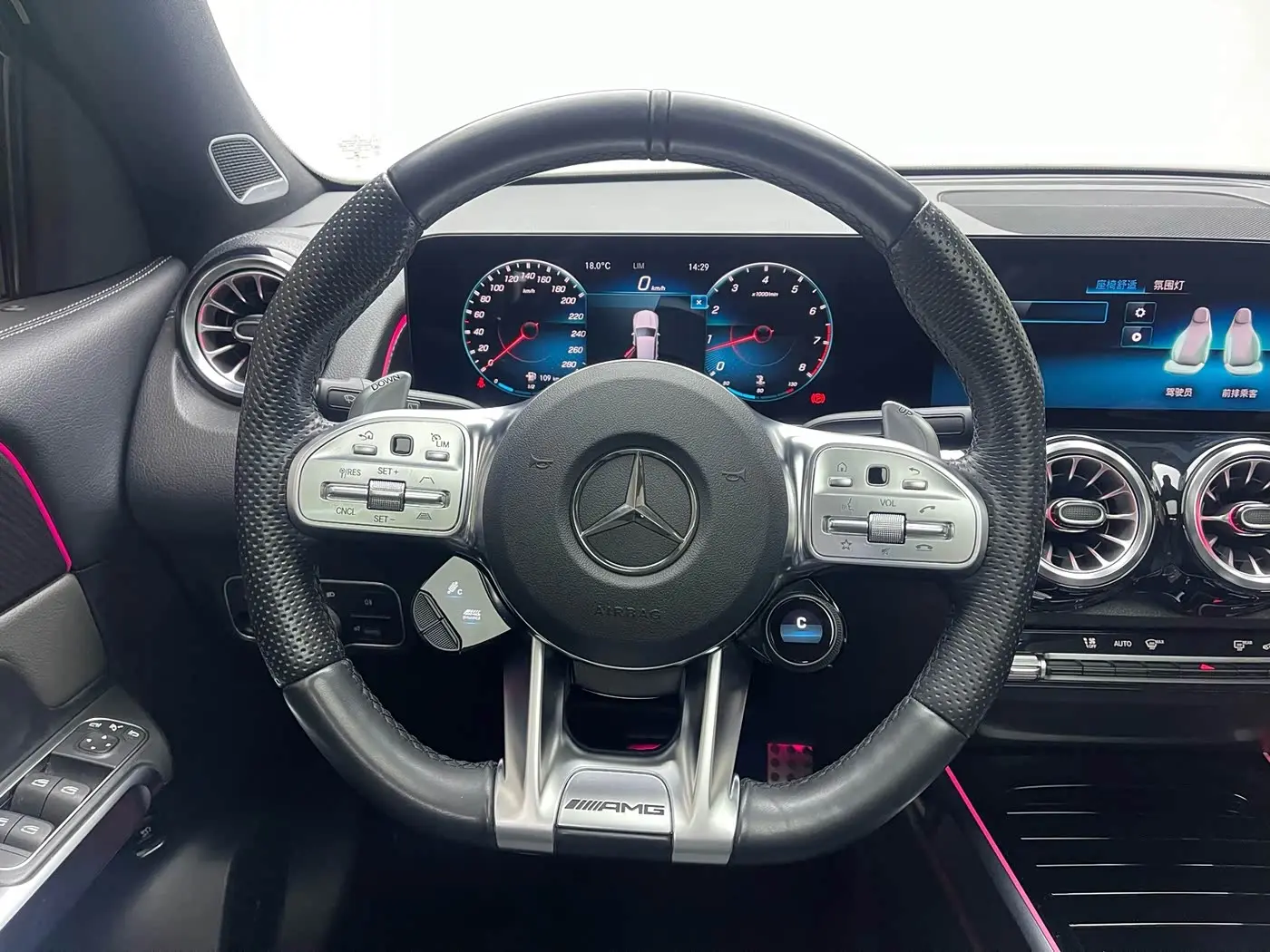 Mercedes-Benz GLB AMG 2022 — Photo 12/20