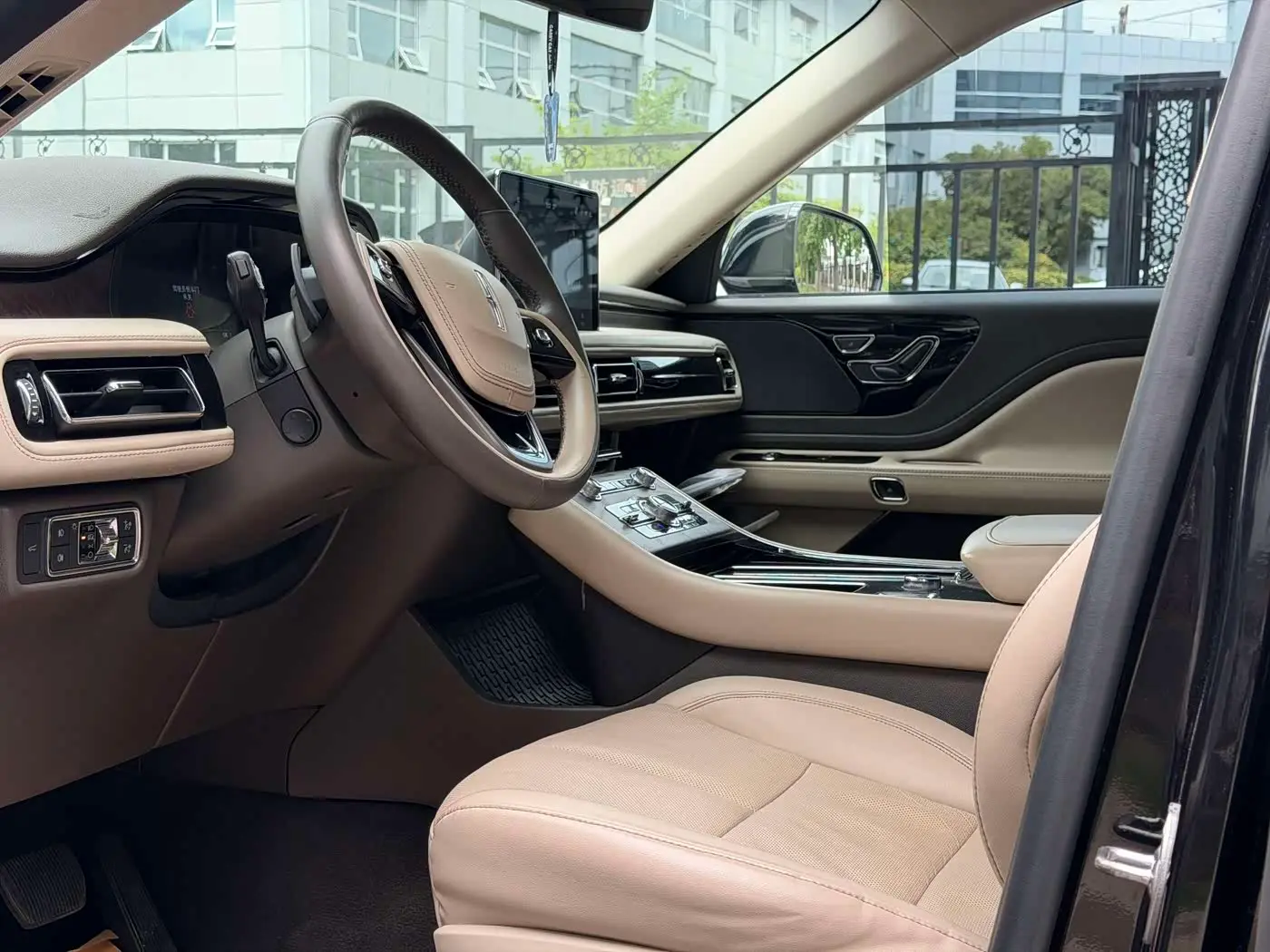 Lincoln Aviator 2020 — Photo 11/20