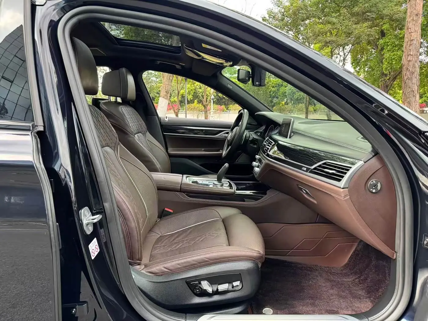 BMW 7 Series 2019 — Photo 7/16